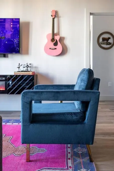 2 Side By Side Units, The Honky Tonk Party Pads, Parking Gym Pool Apartment Nashville