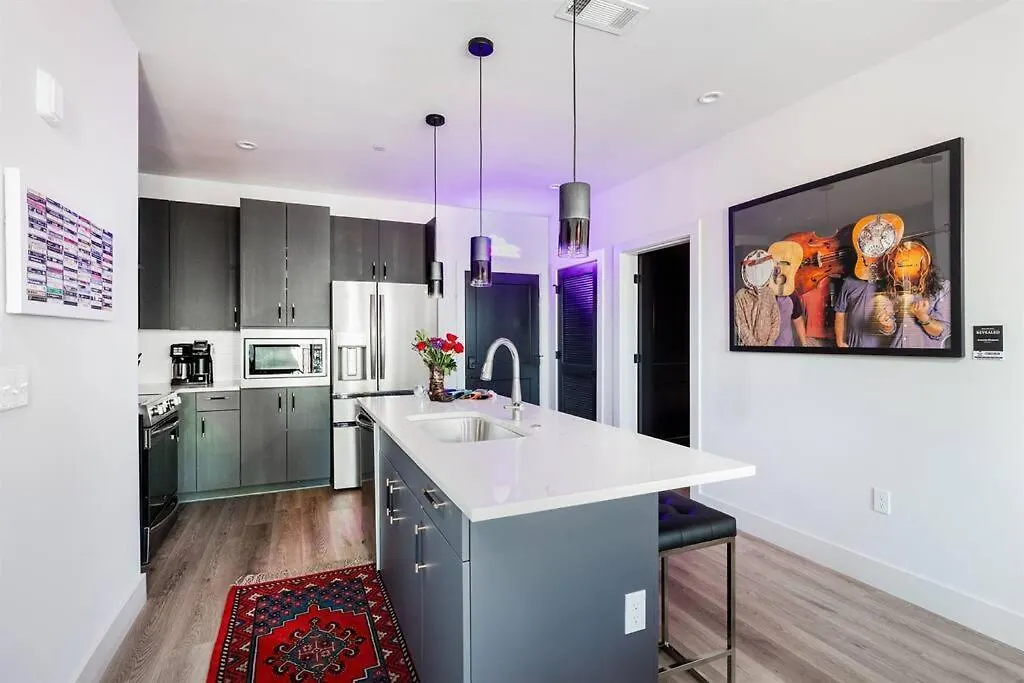 2 Side By Side Units, The Honky Tonk Party Pads, Parking Gym Pool Apartment Nashville