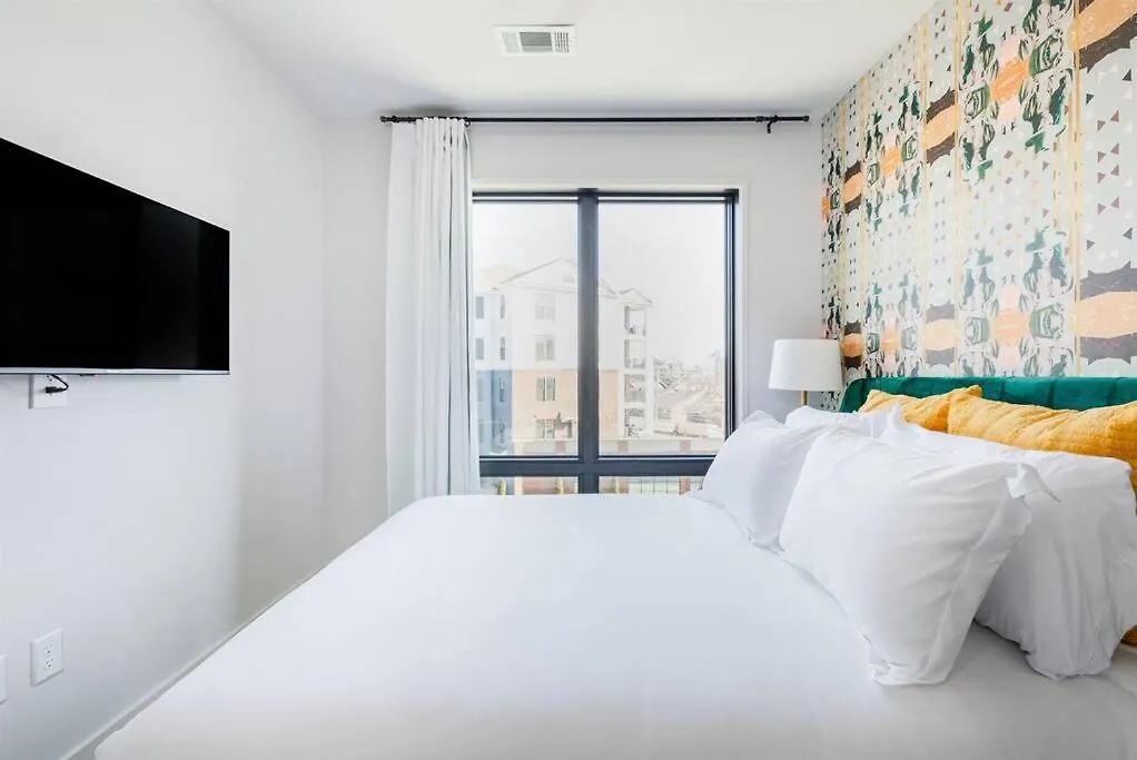 2 Side By Side Units, The Honky Tonk Party Pads, Parking Gym Pool Apartment Nashville