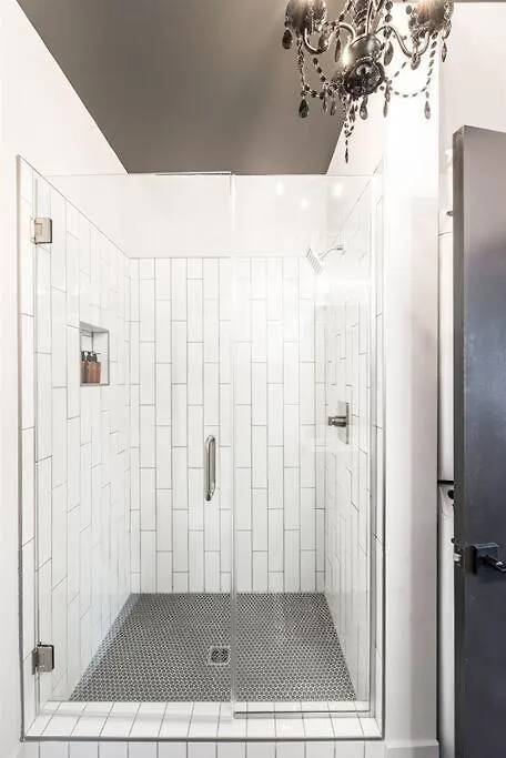 2 Side By Side Units, The Honky Tonk Party Pads, Parking Gym Pool Apartment Nashville United States
