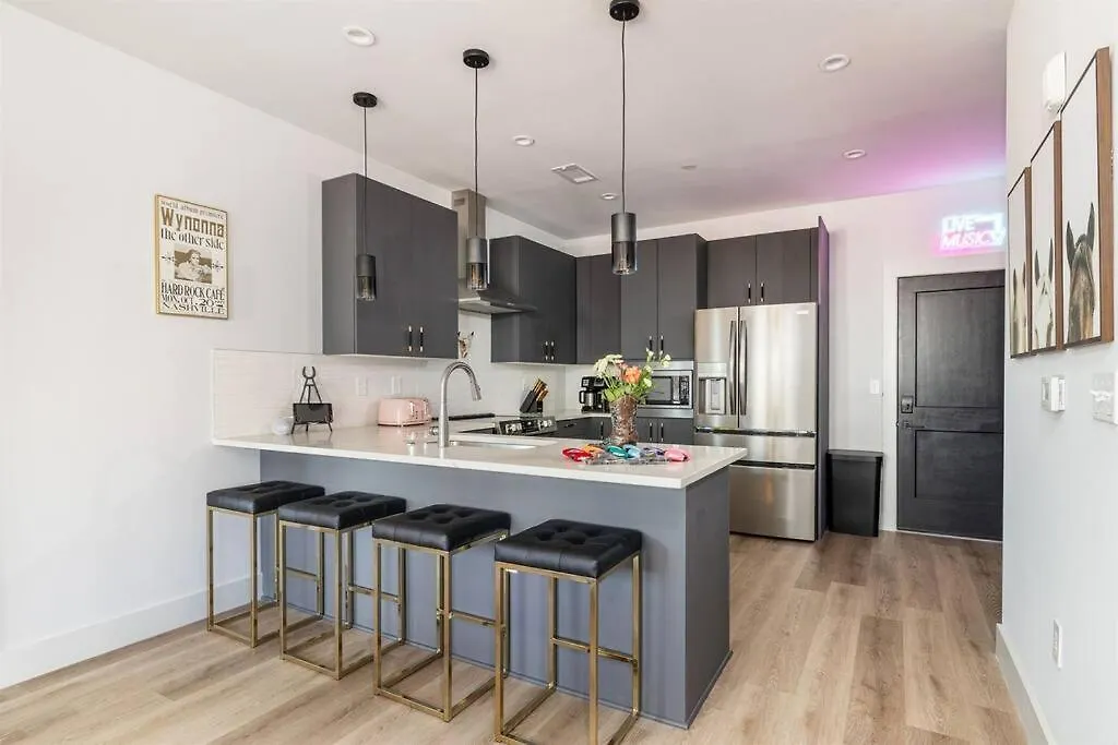 2 Side By Side Units, The Honky Tonk Party Pads, Parking Gym Pool Apartment Nashville