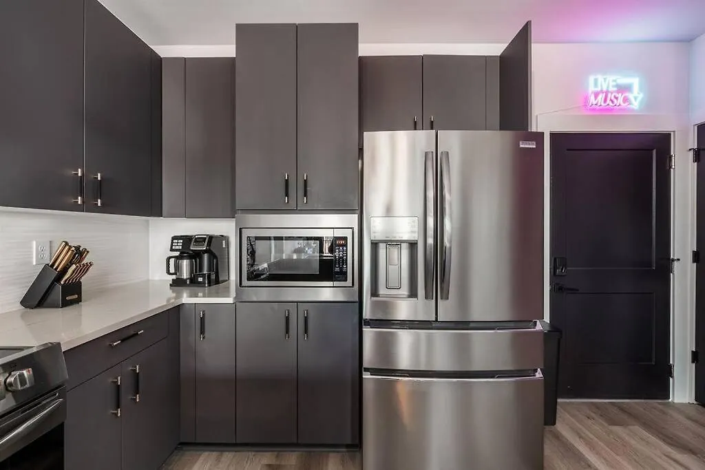 2 Side By Side Units, The Honky Tonk Party Pads, Parking Gym Pool Apartment Nashville
