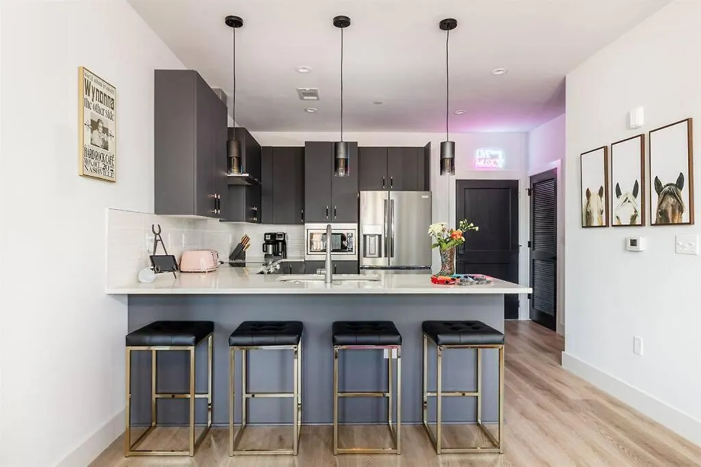 2 Side By Side Units, The Honky Tonk Party Pads, Parking Gym Pool Apartment Nashville