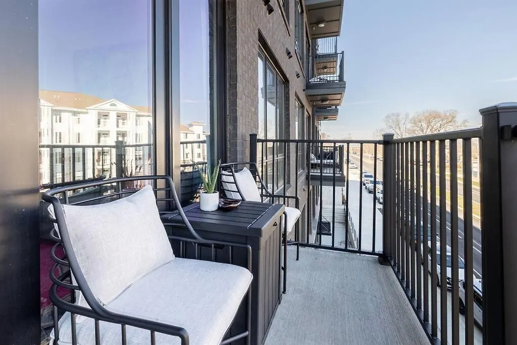 2 Side By Side Units, The Honky Tonk Party Pads, Parking Gym Pool Apartment Nashville